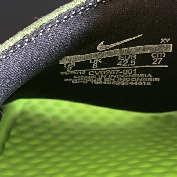 Nike Slides - Picture 10 of 11